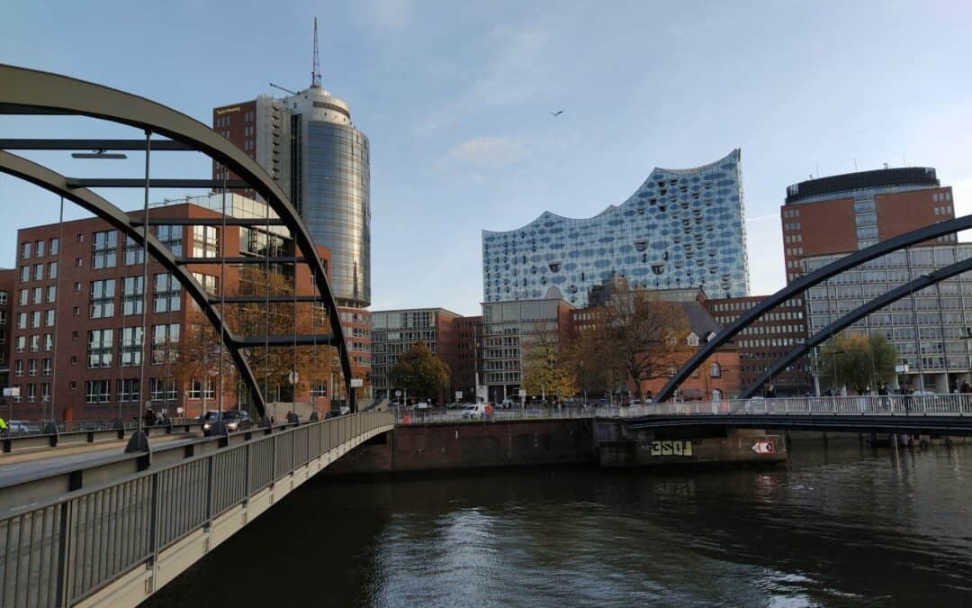 Best tour of Speicherstadt and Hafencity